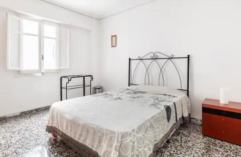 Private Room In Shared Apartment Valencia Workstay Exterior foto